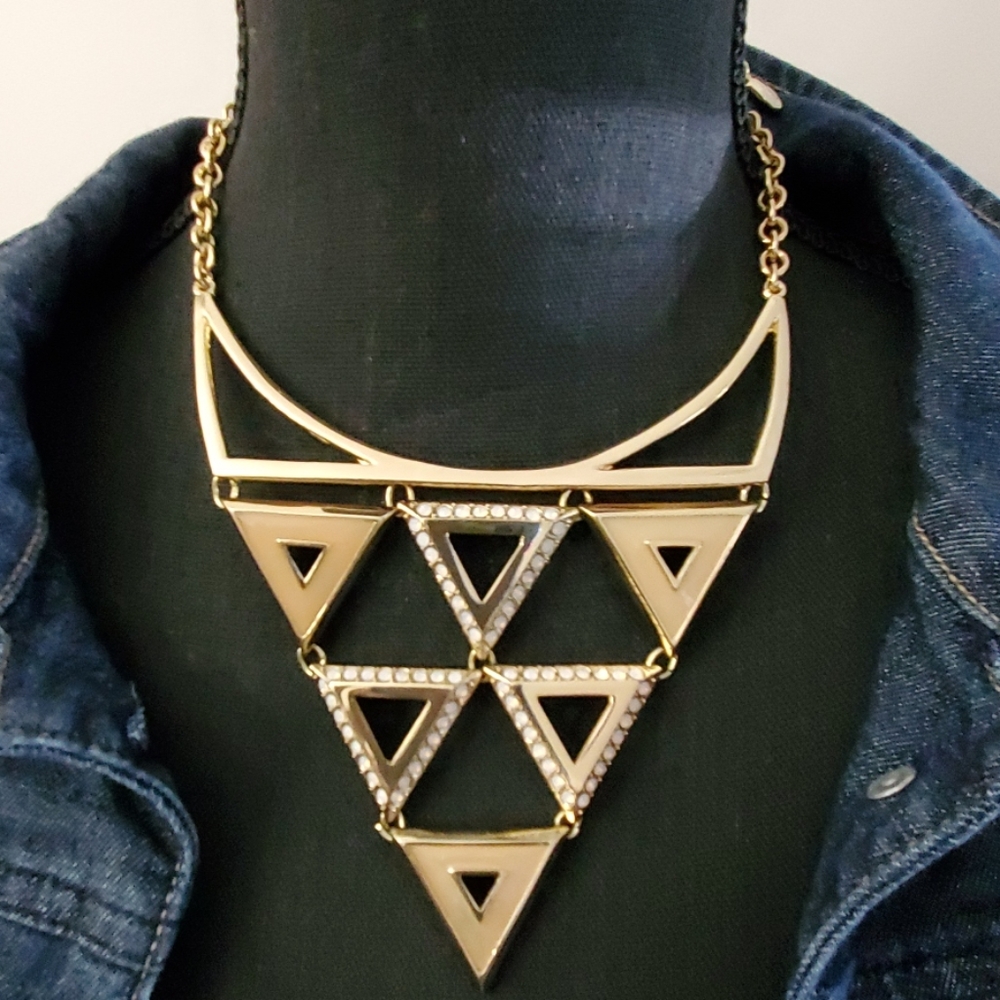 GUESS NECKLACE